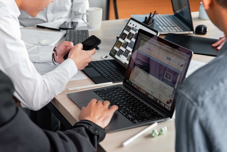 How to Implement AI Field Service Management Software Successfully