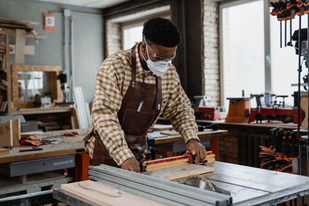 Manufacturing Businesses: Manufacturing Communication FSM